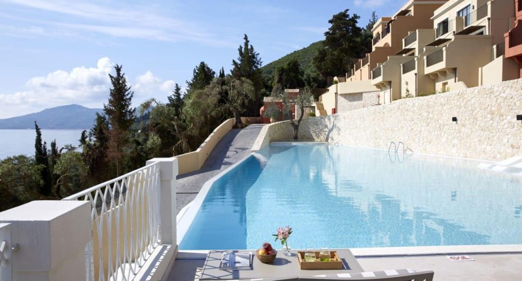 aquavit-pool-restaurant_table_resized-1300x700