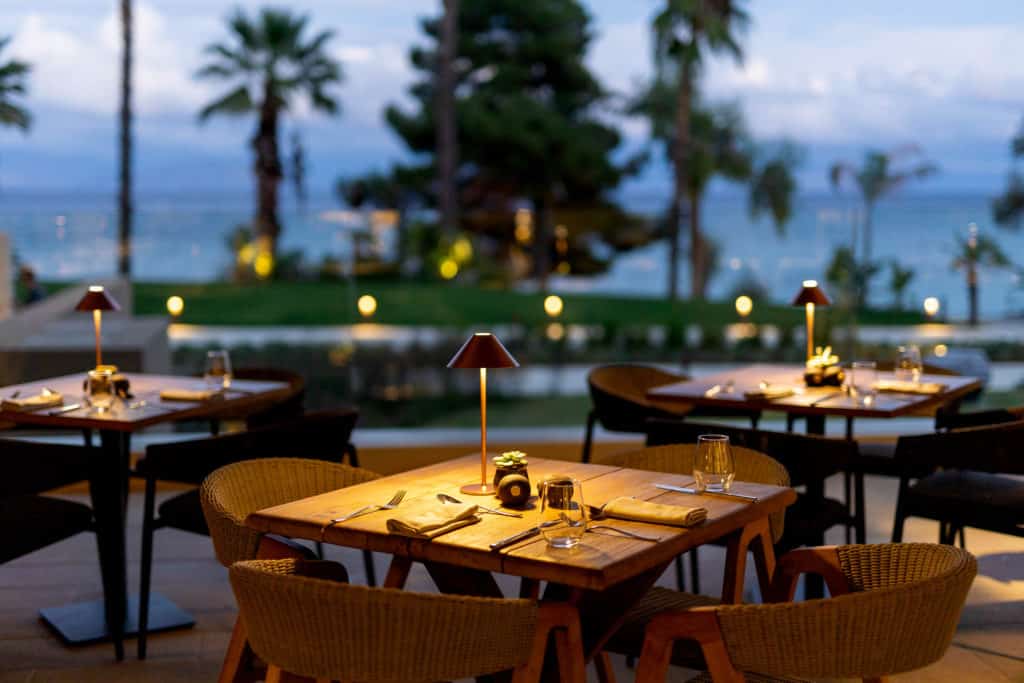 Avali_Zardini_restaurant (1)