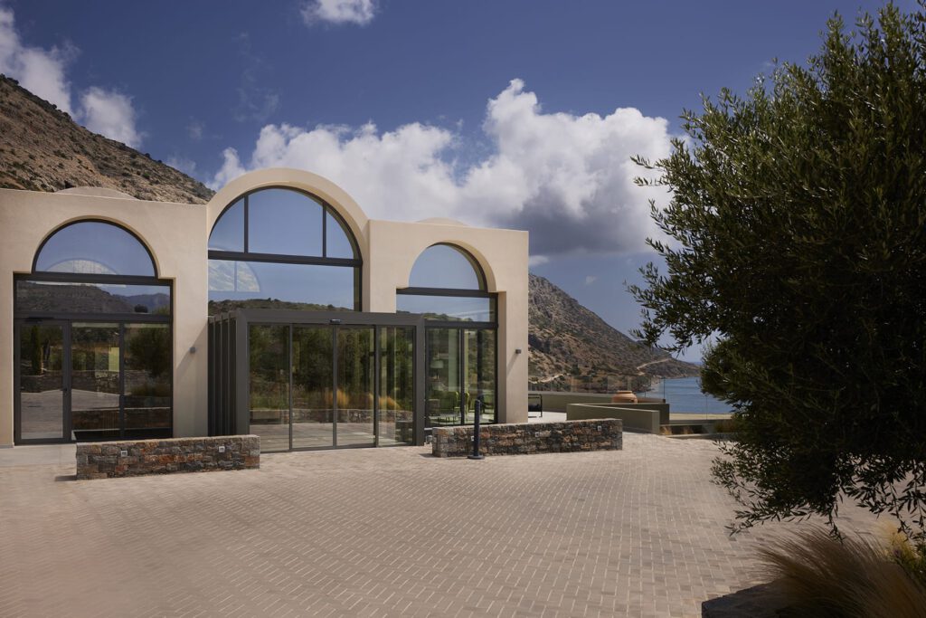Cayo Resort Entrance-Whole View